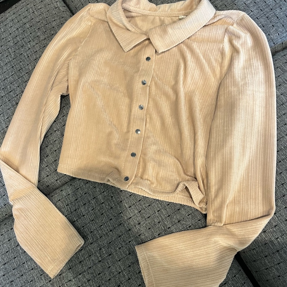 Light Pink cropped PacSun button up velvet cropped shirt